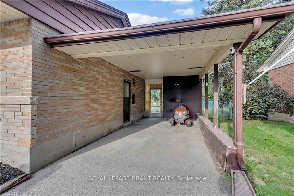 Photo 4 of 18 Kingsmount Crescent, Brantford, Oakhill Dr — HOMEH
