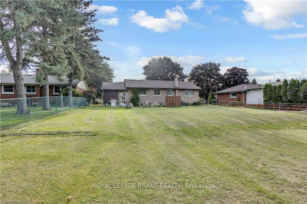 Photo 5 of 18 Kingsmount Crescent, Brantford, Oakhill Dr — HOMEH