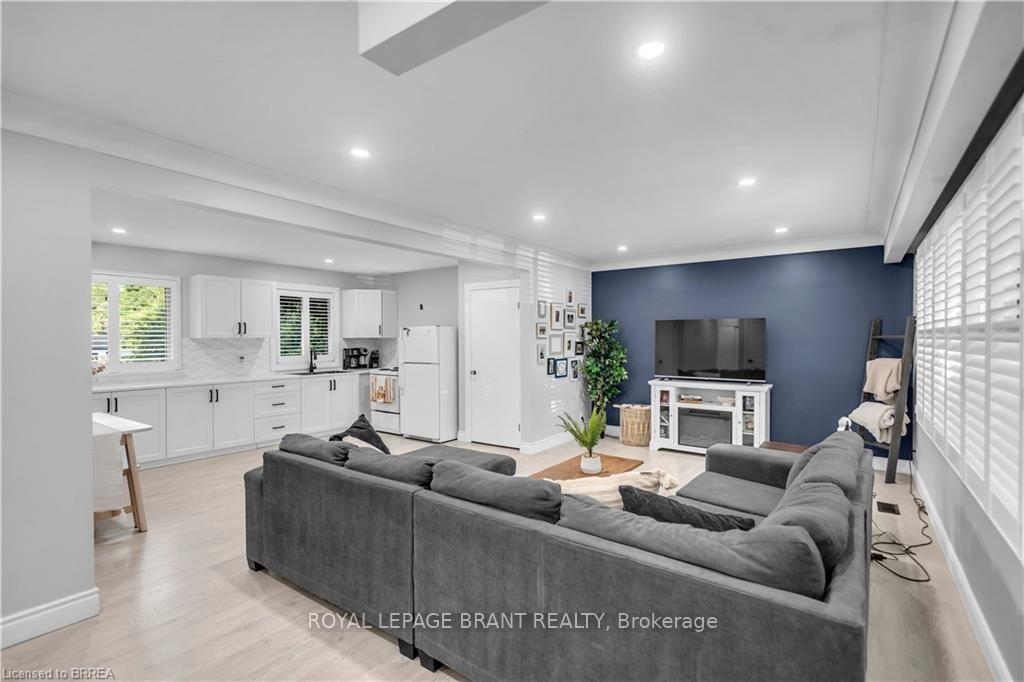 Photo 8 of 18 Kingsmount Crescent, Brantford, Oakhill Dr — HOMEH