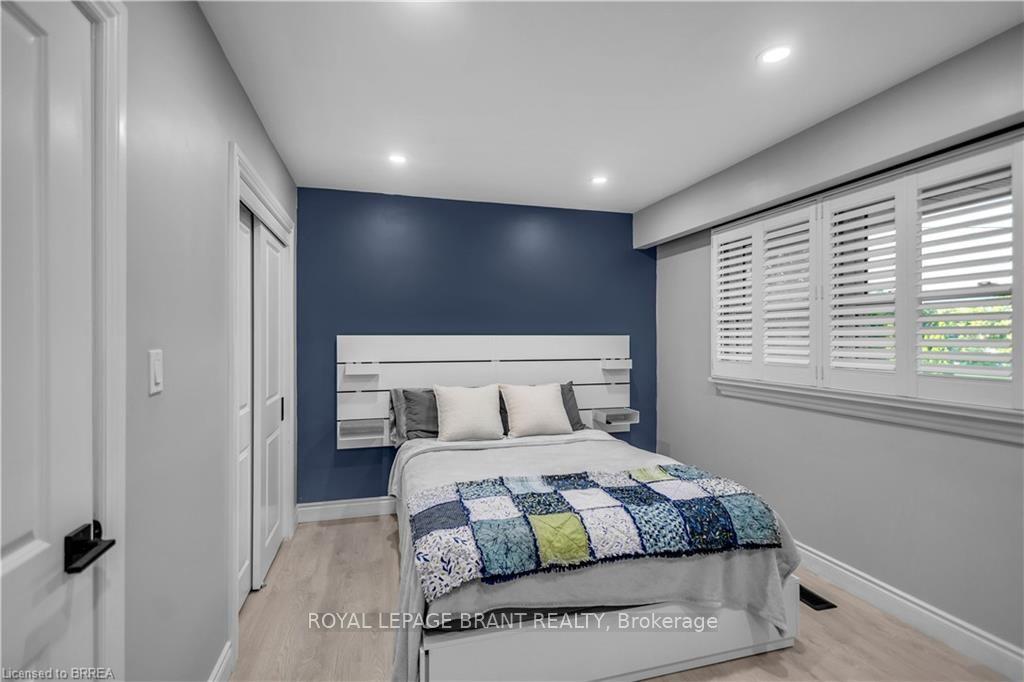 Photo 15 of 18 Kingsmount Crescent, Brantford, Oakhill Dr — HOMEH