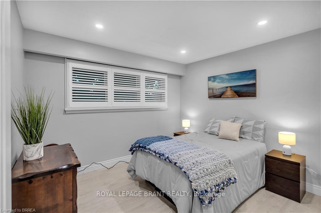 Photo 18 of 18 Kingsmount Crescent, Brantford, Oakhill Dr — HOMEH