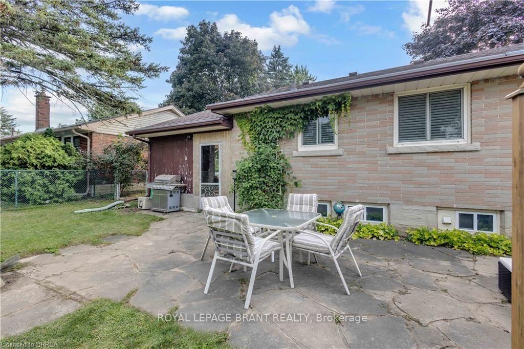 Photo 31 of 18 Kingsmount Crescent, Brantford, Oakhill Dr — HOMEH
