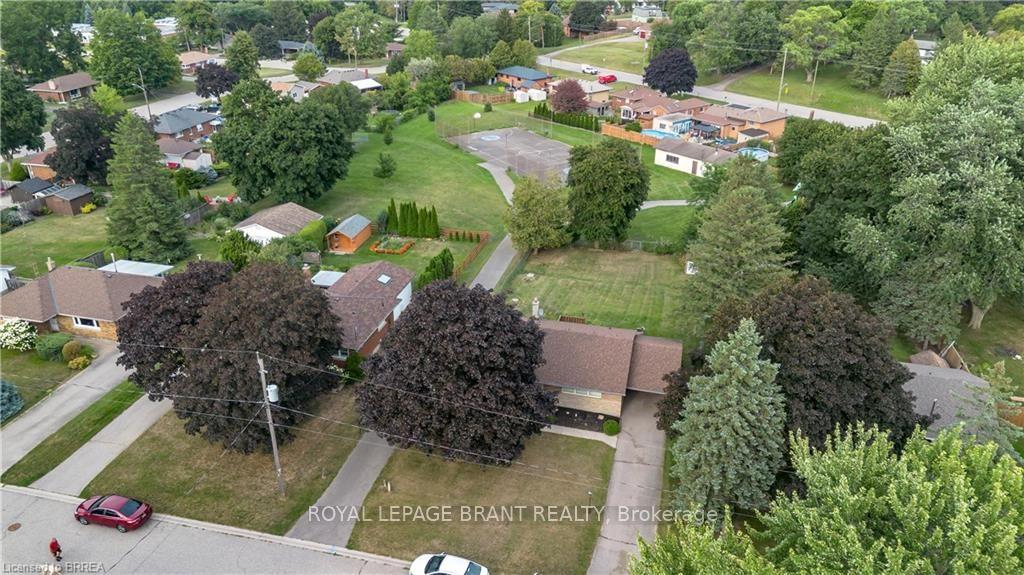 Photo 33 of 18 Kingsmount Crescent, Brantford, Oakhill Dr — HOMEH