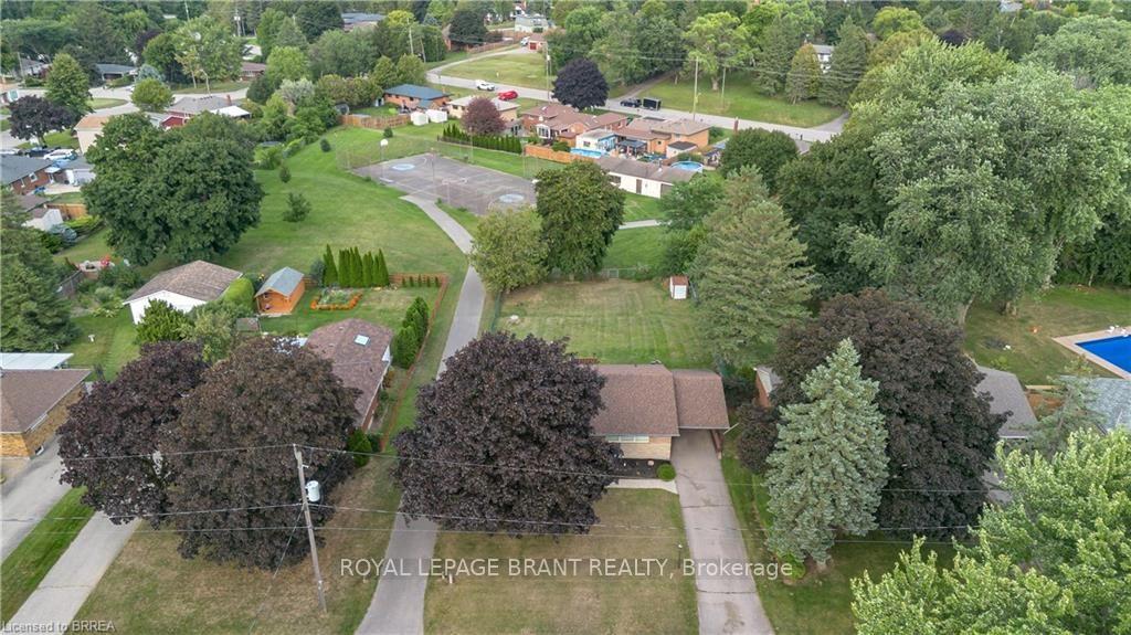 Photo 34 of 18 Kingsmount Crescent, Brantford, Oakhill Dr — HOMEH