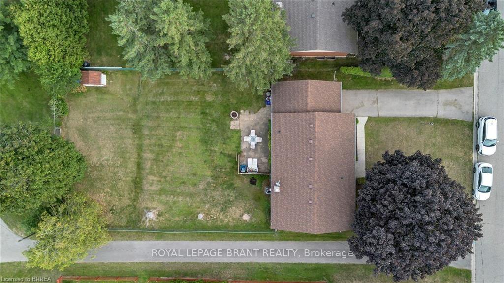 Photo 35 of 18 Kingsmount Crescent, Brantford, Oakhill Dr — HOMEH