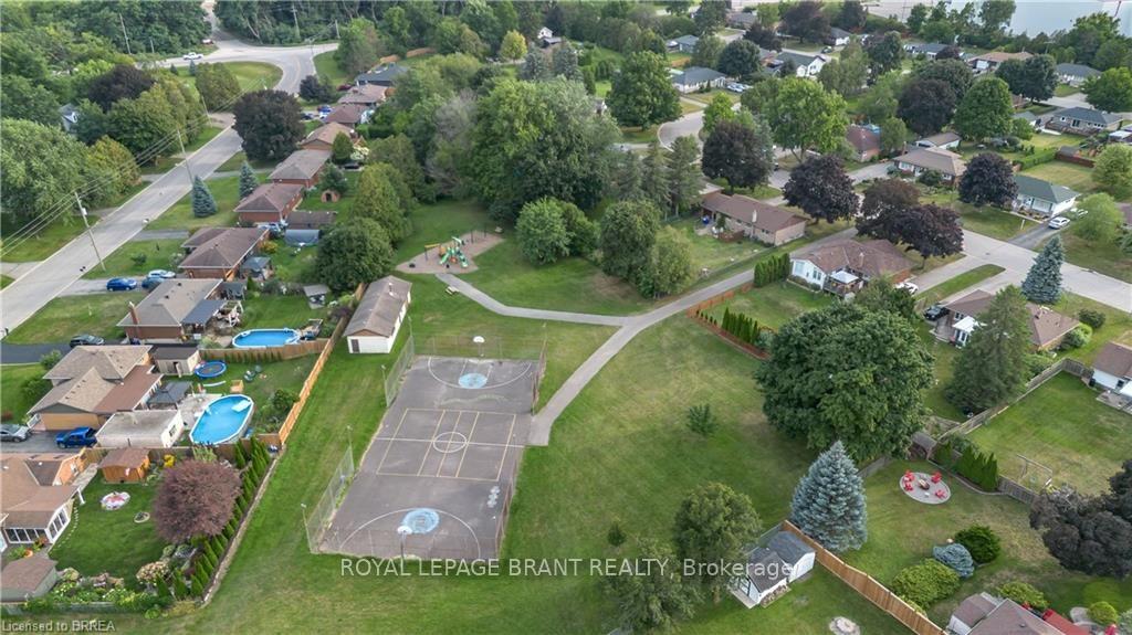 Photo 36 of 18 Kingsmount Crescent, Brantford, Oakhill Dr — HOMEH