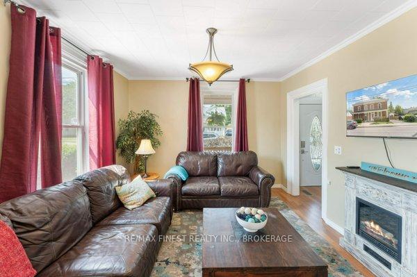 Photo 12 of 30 King Street, Prince Edward County, Picton Ward — HOMEH