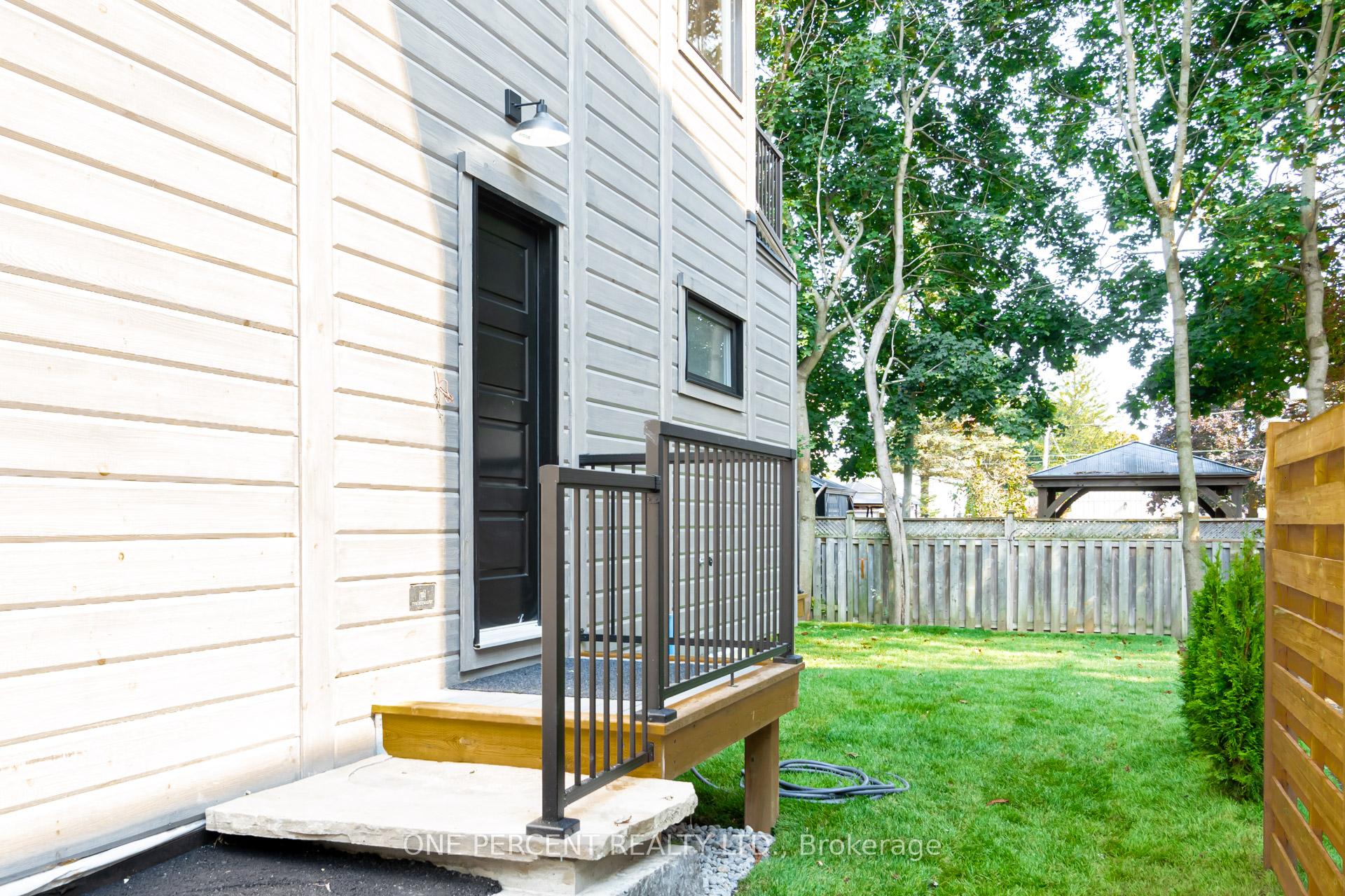 Photo 2 of 57 Rosehill Drive, Whitchurch-Stouffville, Rural Whitchurch-Stouffville — HOMEH