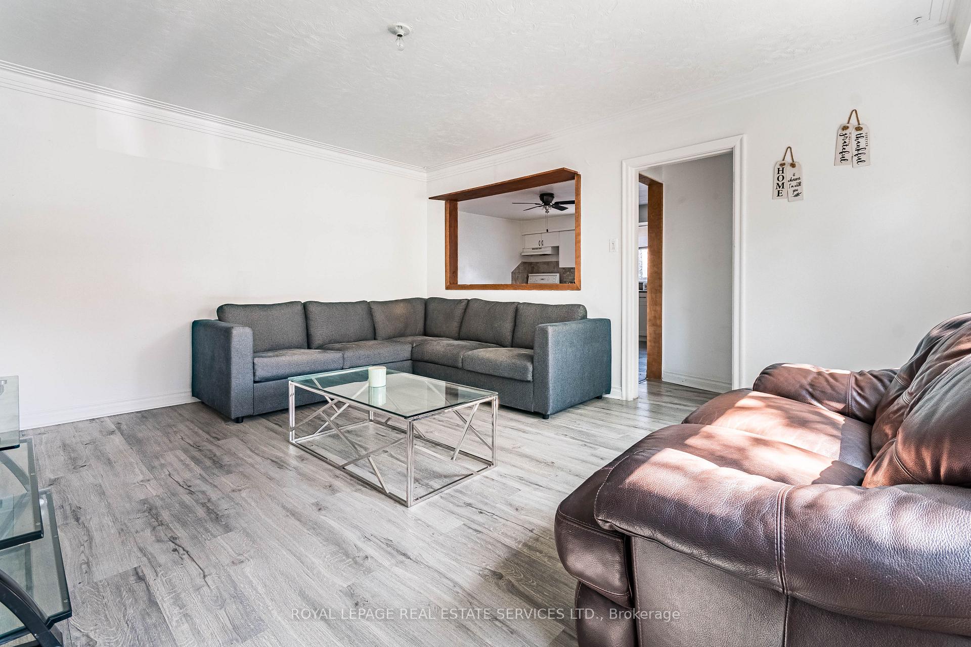 Photo 4 of 40 Dominion Road, Etobicoke, Long Branch — HOMEH
