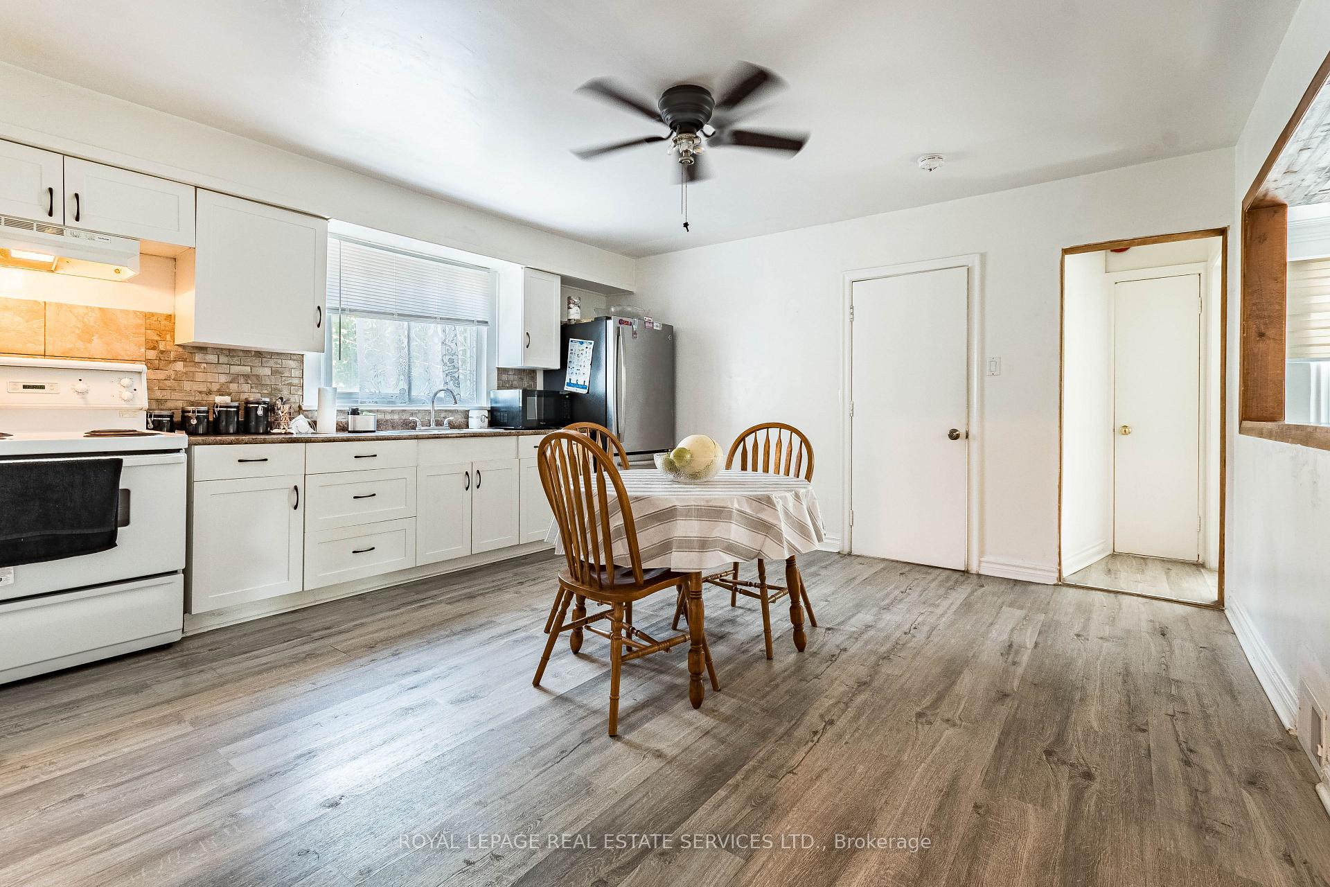 Photo 7 of 40 Dominion Road, Etobicoke, Long Branch — HOMEH