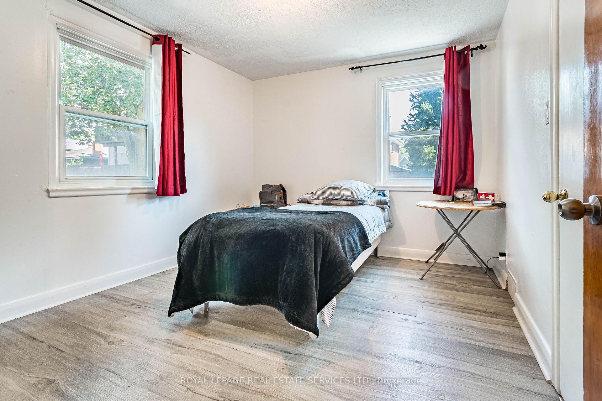 Photo 10 of 40 Dominion Road, Etobicoke, Long Branch — HOMEH