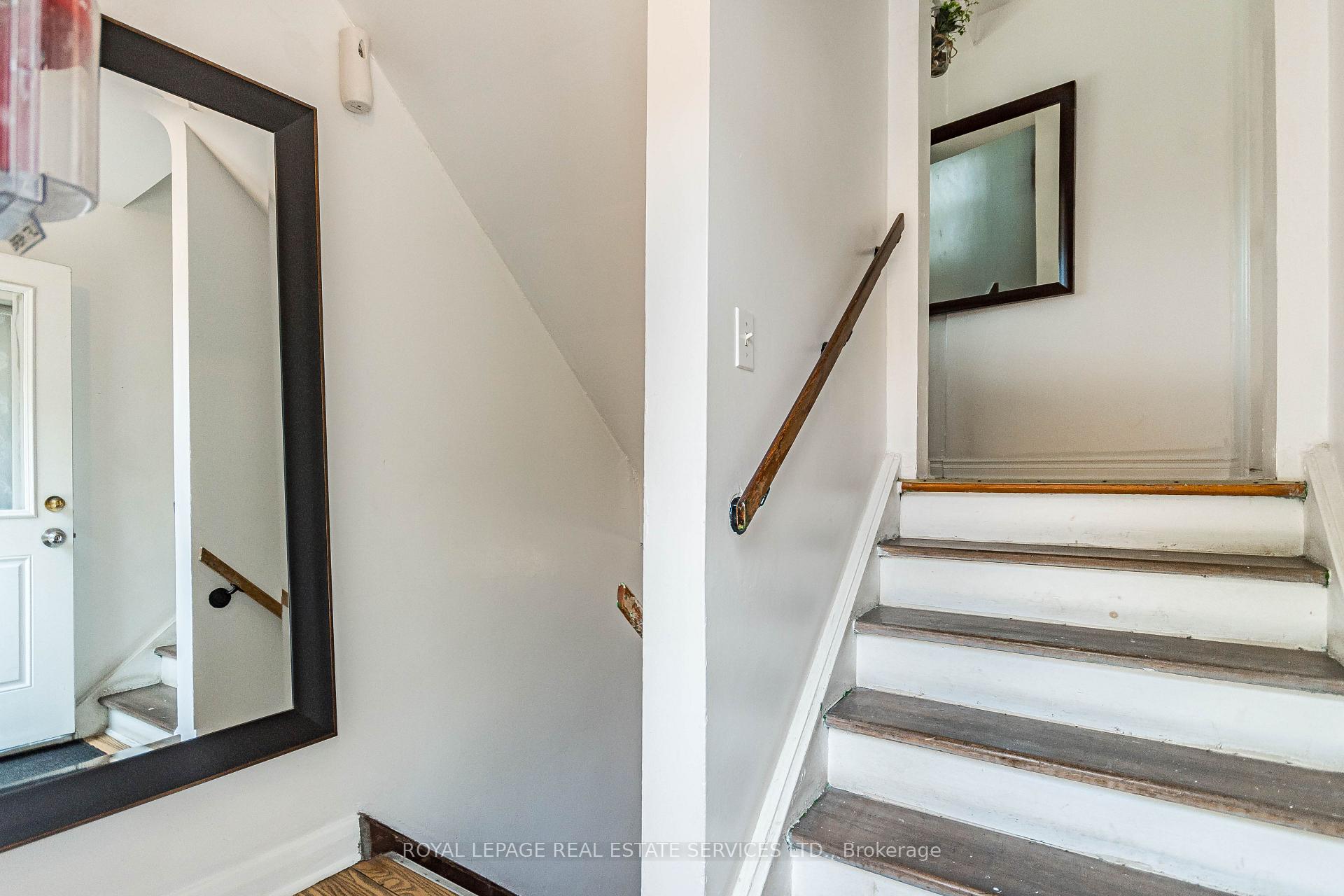 Photo 14 of 40 Dominion Road, Etobicoke, Long Branch — HOMEH