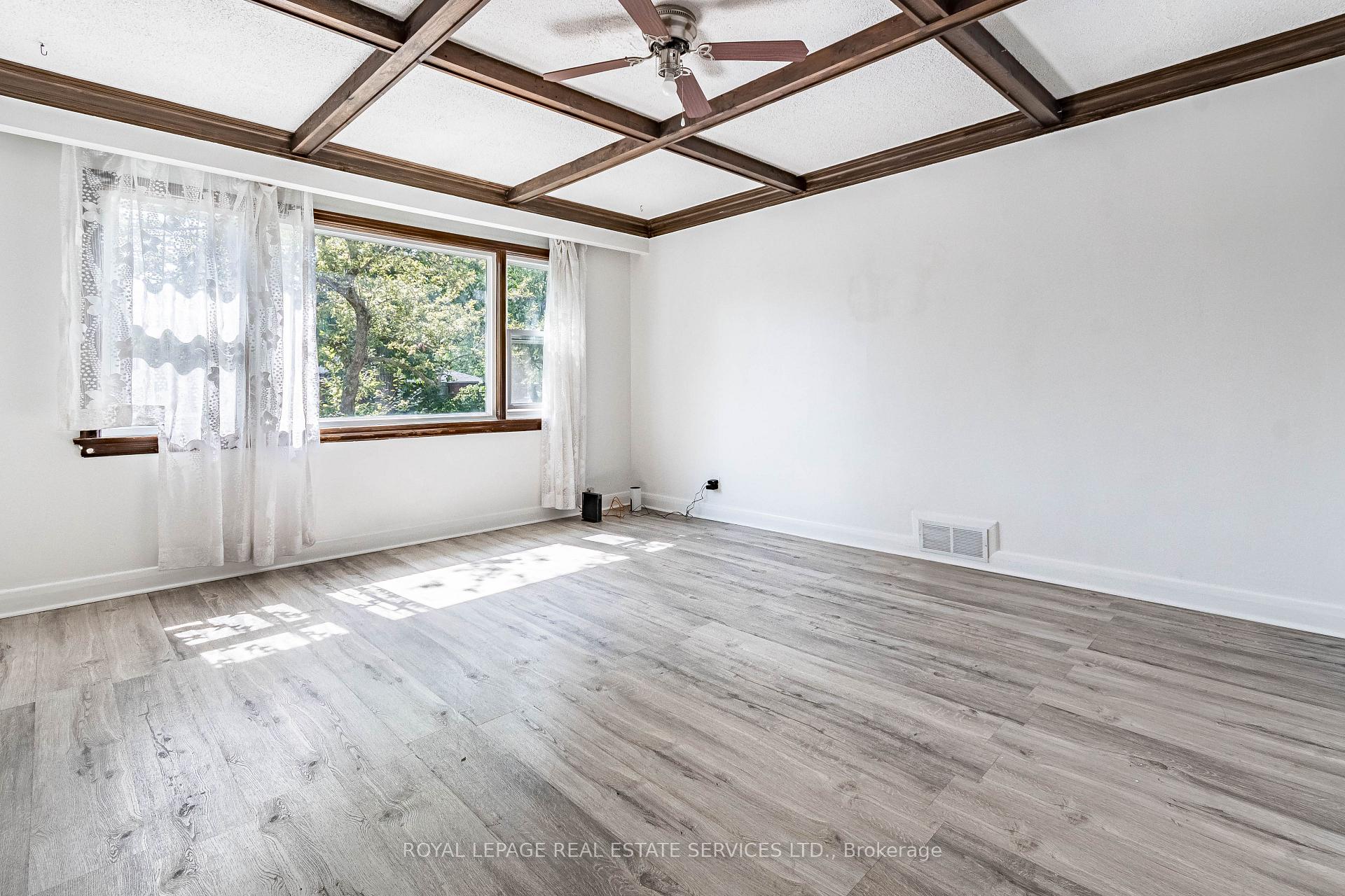 Photo 16 of 40 Dominion Road, Etobicoke, Long Branch — HOMEH