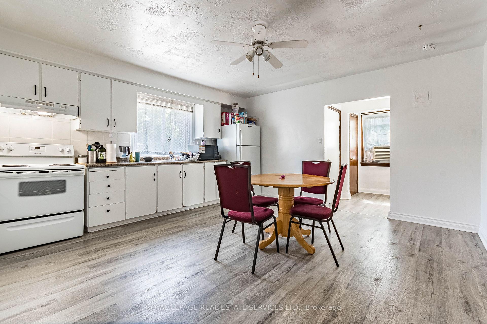 Photo 20 of 40 Dominion Road, Etobicoke, Long Branch — HOMEH