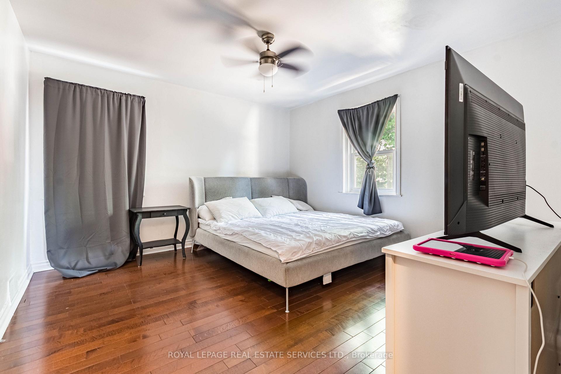Photo 21 of 40 Dominion Road, Etobicoke, Long Branch — HOMEH