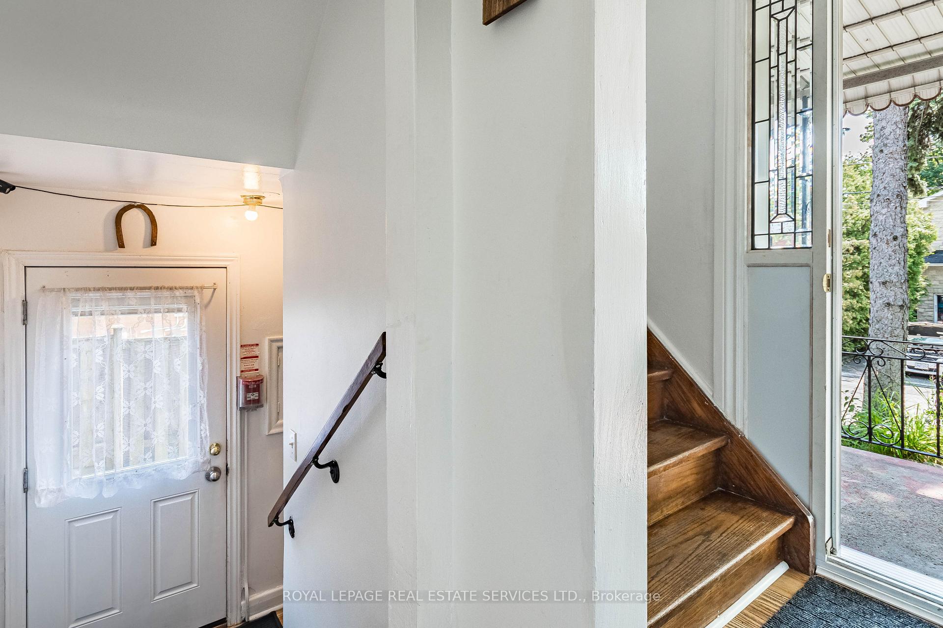 Photo 25 of 40 Dominion Road, Etobicoke, Long Branch — HOMEH