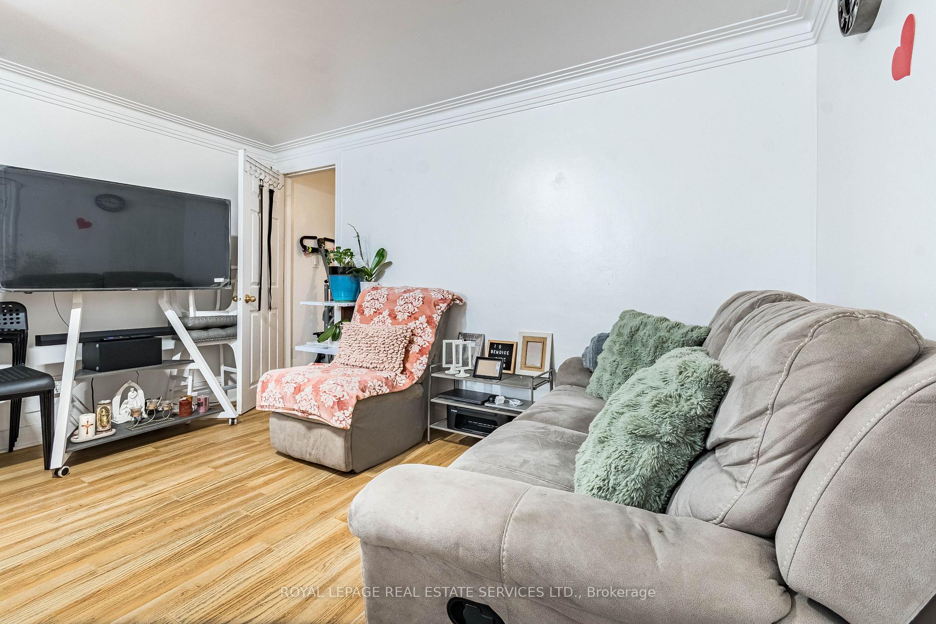 Photo 29 of 40 Dominion Road, Etobicoke, Long Branch — HOMEH