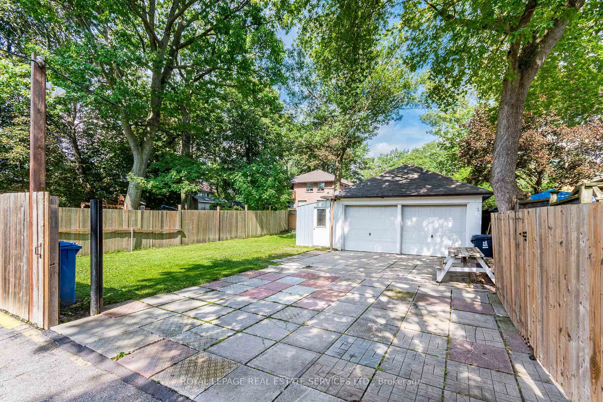 Photo 31 of 40 Dominion Road, Etobicoke, Long Branch — HOMEH