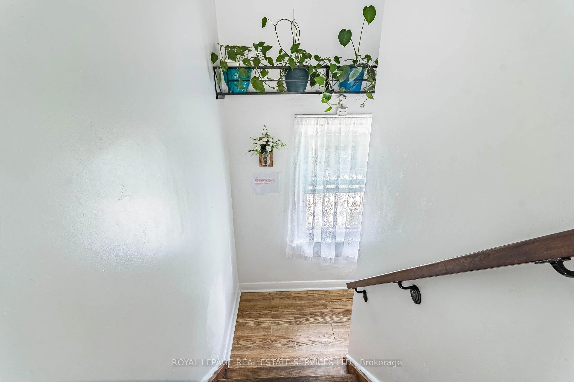 Photo 19 of 40 Dominion Road, Etobicoke, Long Branch — HOMEH