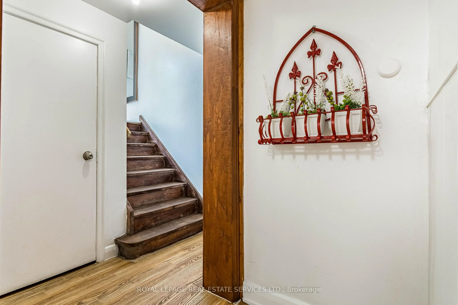 Photo 27 of 40 Dominion Road, Etobicoke, Long Branch — HOMEH