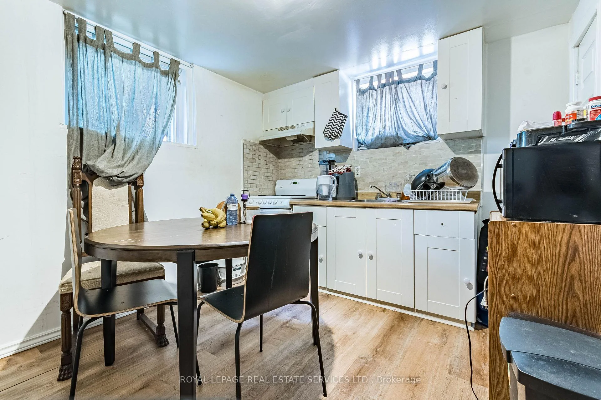 Photo 32 of 40 Dominion Road, Etobicoke, Long Branch — HOMEH