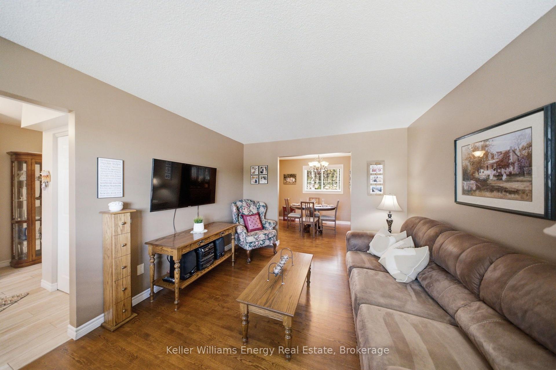 Photo 8 of 216 Gallagher Street, Peterborough, Northcrest Ward 5 — HOMEH
