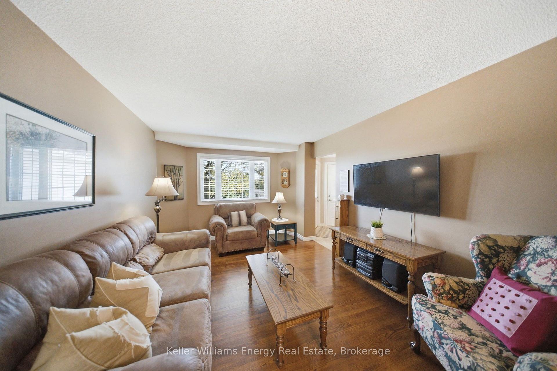 Photo 9 of 216 Gallagher Street, Peterborough, Northcrest Ward 5 — HOMEH