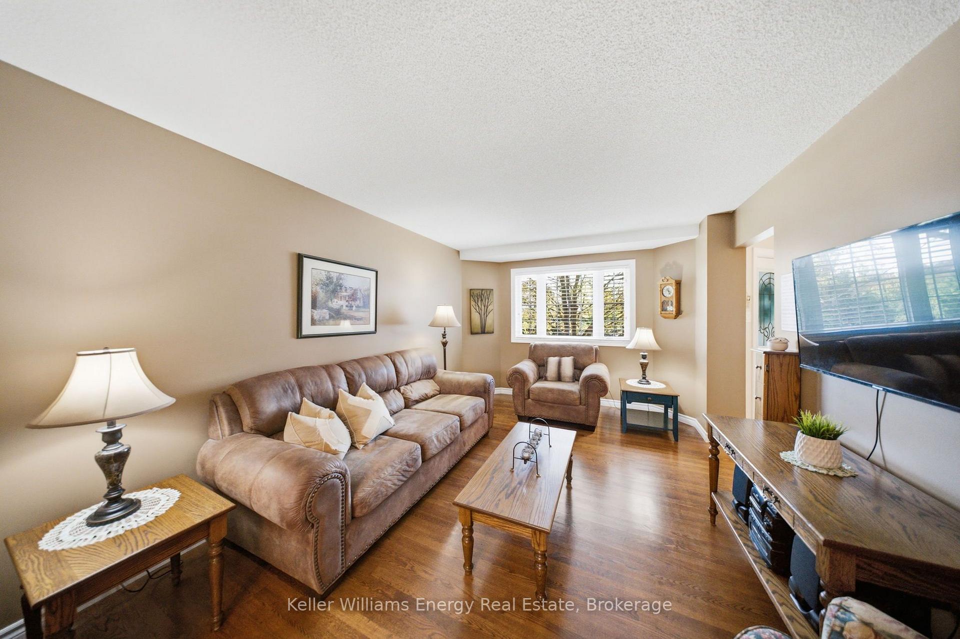 Photo 10 of 216 Gallagher Street, Peterborough, Northcrest Ward 5 — HOMEH