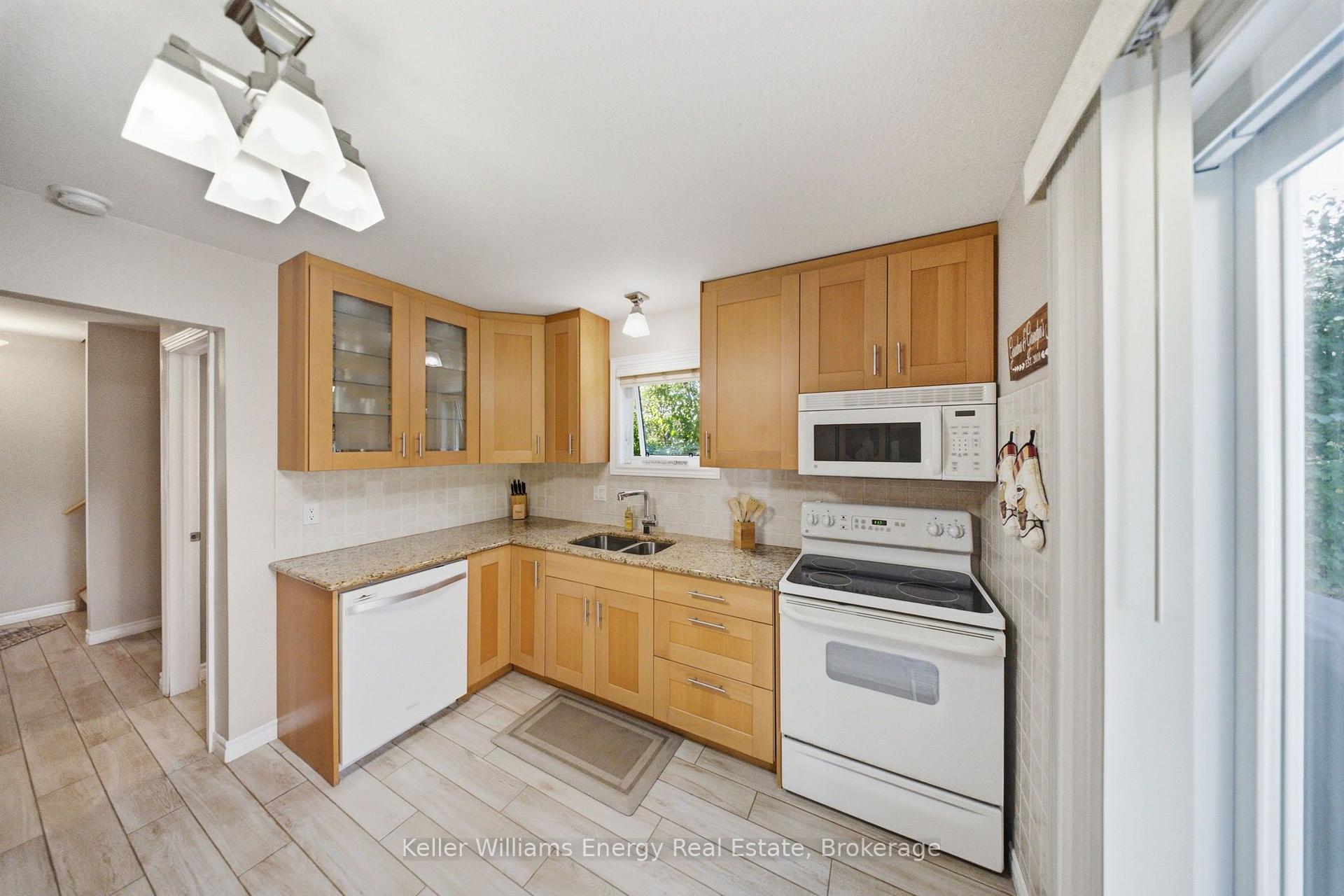 Photo 14 of 216 Gallagher Street, Peterborough, Northcrest Ward 5 — HOMEH