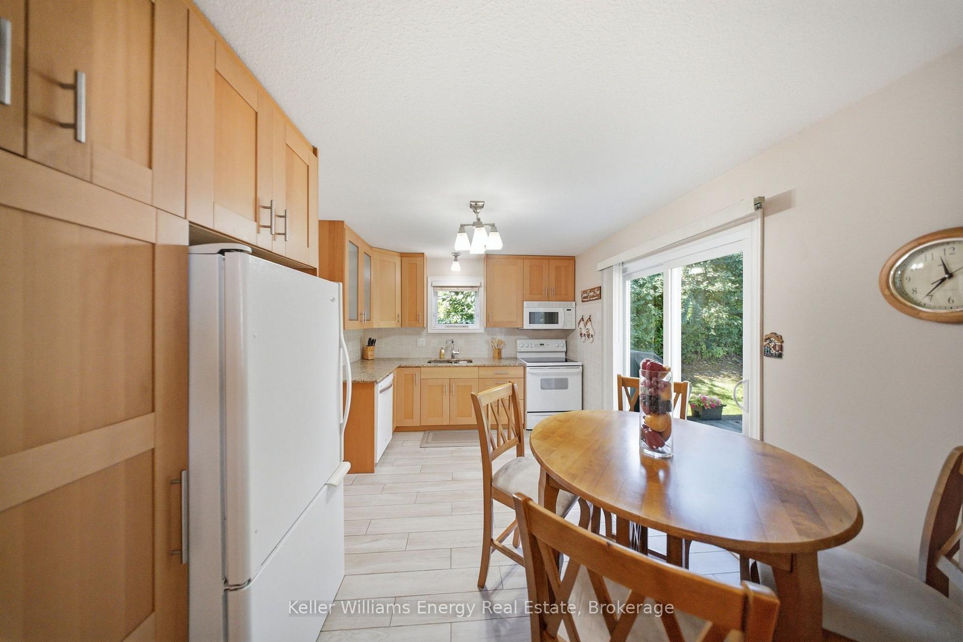 Photo 16 of 216 Gallagher Street, Peterborough, Northcrest Ward 5 — HOMEH