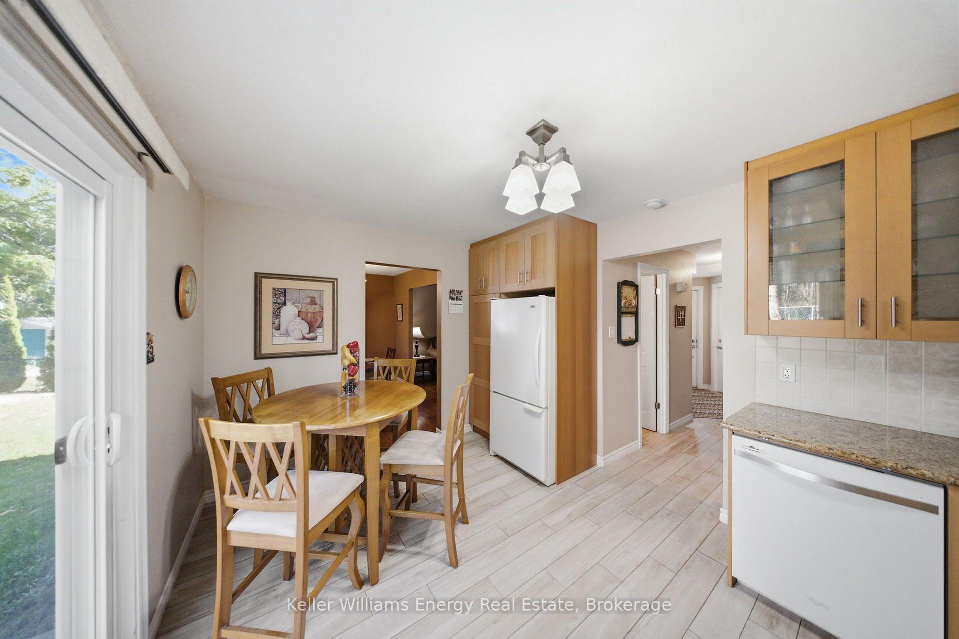 Photo 18 of 216 Gallagher Street, Peterborough, Northcrest Ward 5 — HOMEH