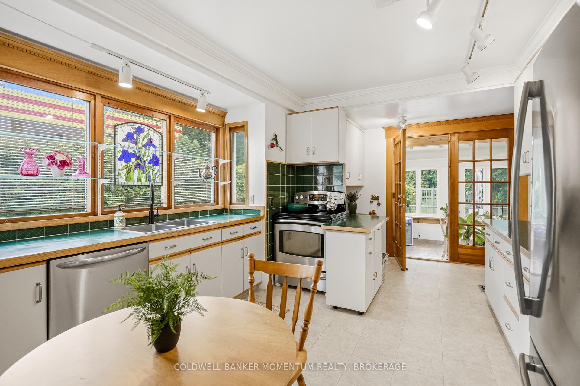 Photo 8 of 3973 St Peter Avenue, Niagara Falls, Stamford — HOMEH