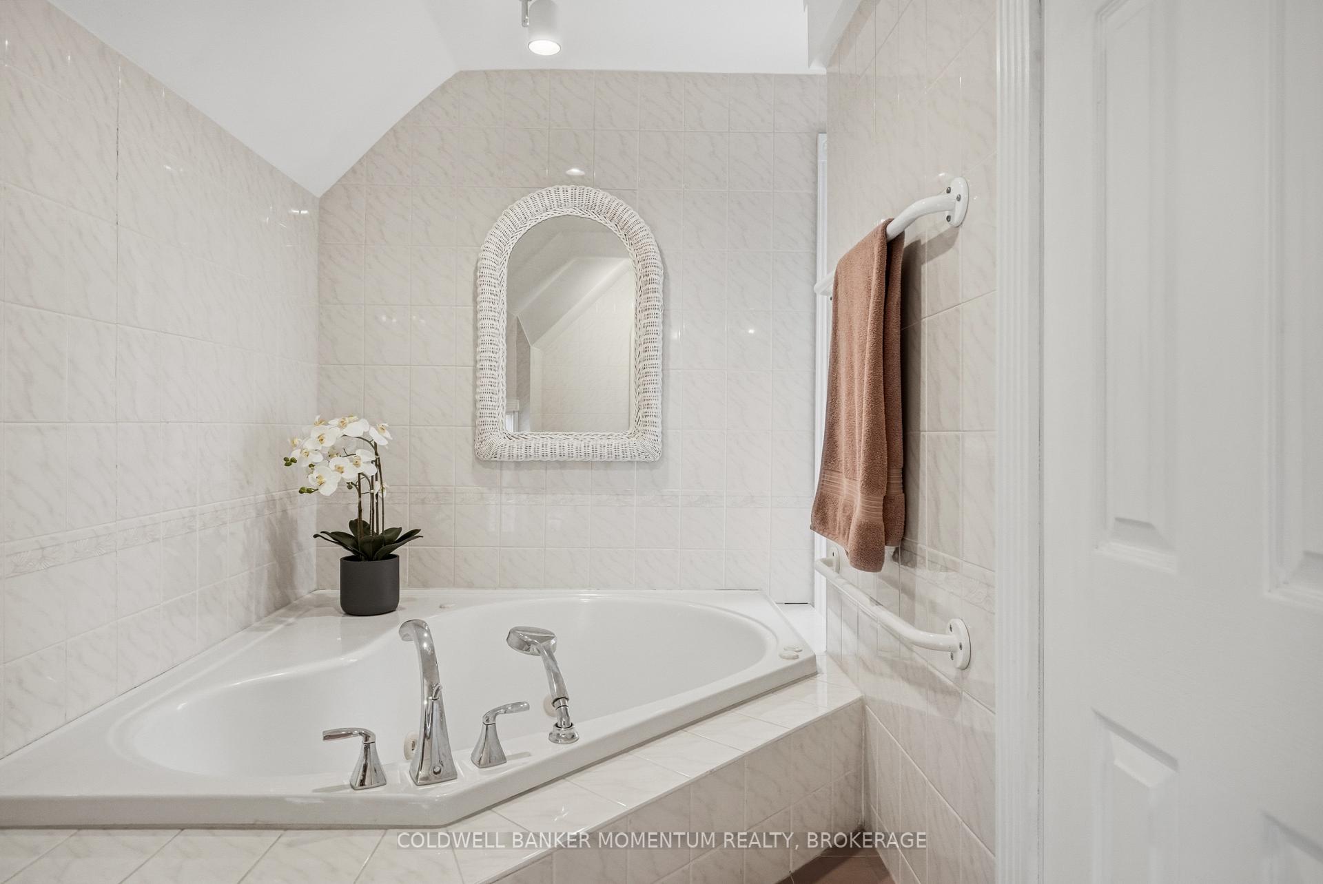 Photo 23 of 3973 St Peter Avenue, Niagara Falls, Stamford — HOMEH