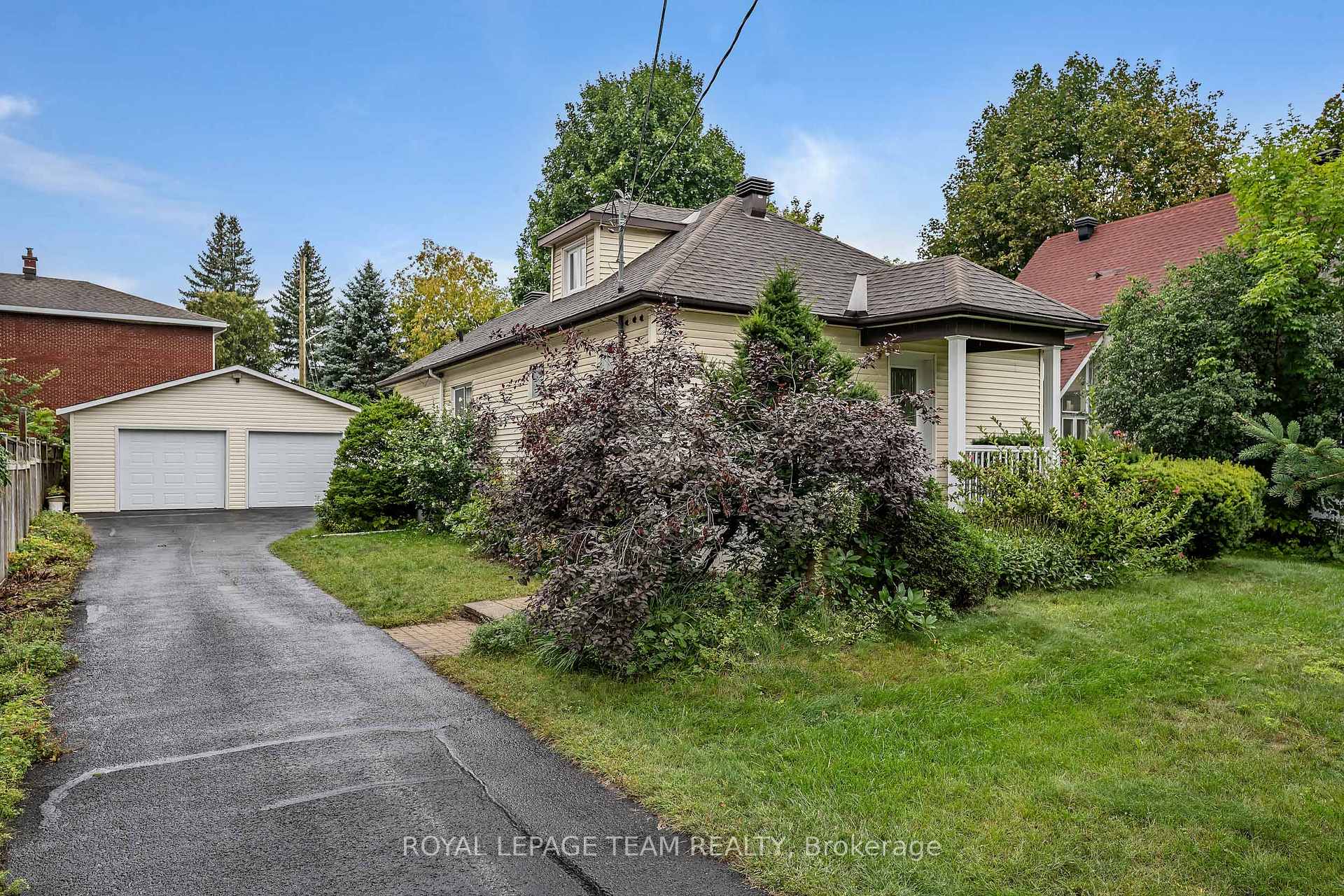 Photo 2 of 658 Tweedsmuir Avenue, Ottawa, Westboro/Hampton Park — HOMEH