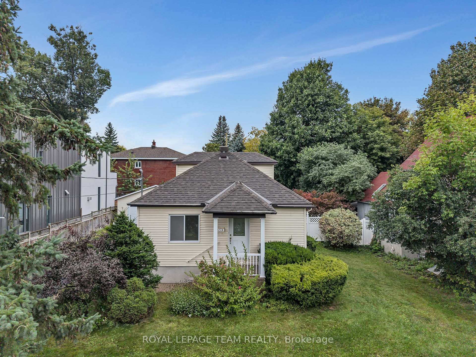 Photo 4 of 658 Tweedsmuir Avenue, Ottawa, Westboro/Hampton Park — HOMEH