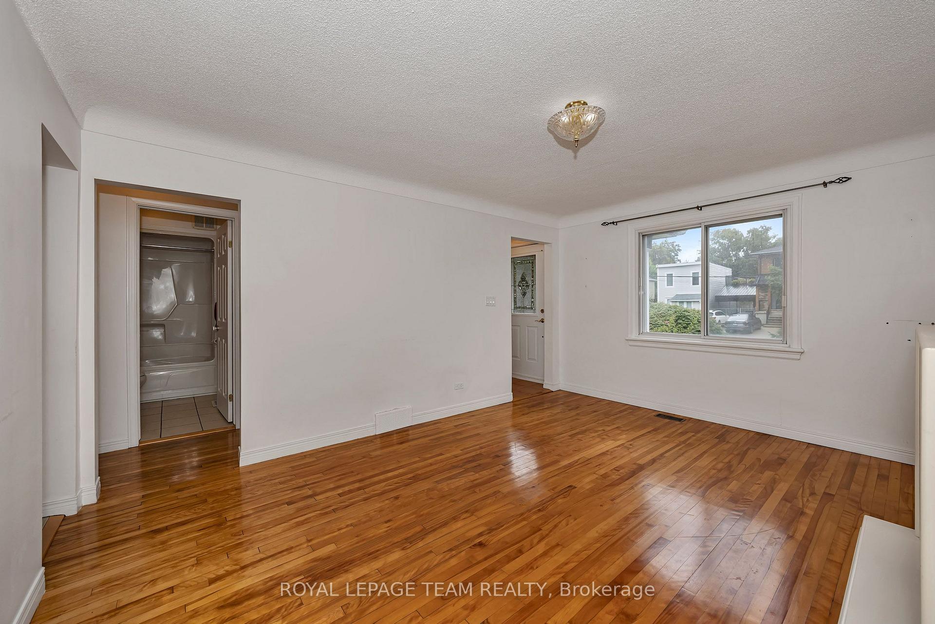 Photo 8 of 658 Tweedsmuir Avenue, Ottawa, Westboro/Hampton Park — HOMEH