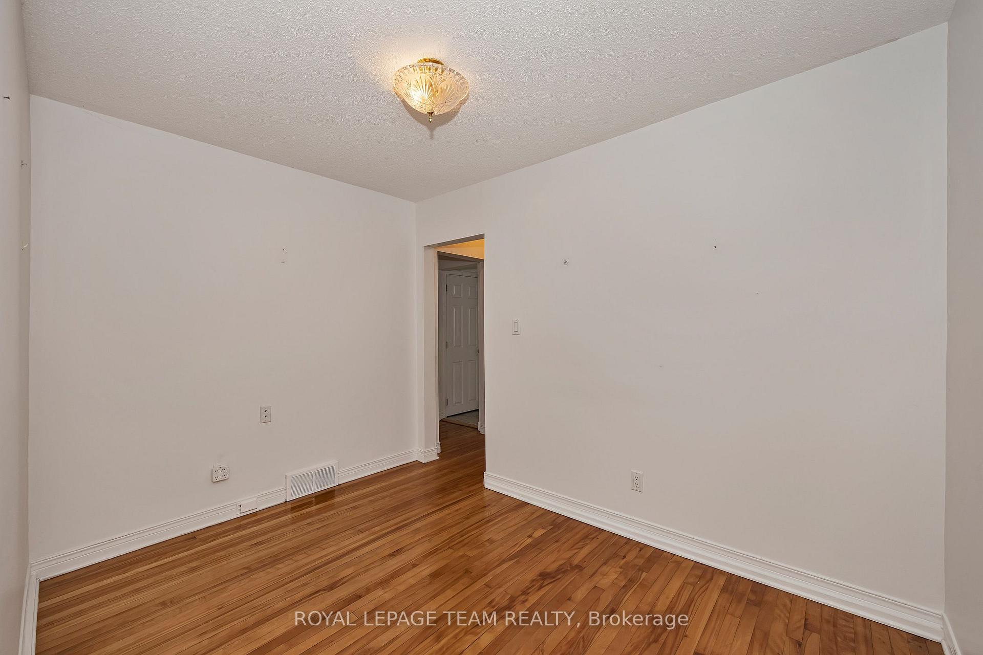 Photo 22 of 658 Tweedsmuir Avenue, Ottawa, Westboro/Hampton Park — HOMEH