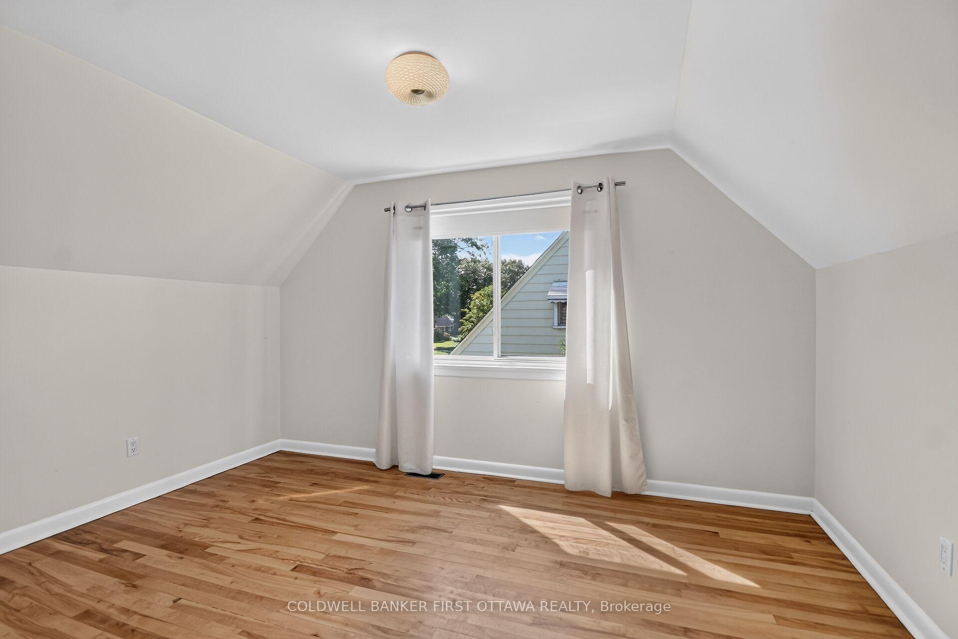 Photo 36 of 779 Halstead Street, Ottawa, Elmvale Acres — HOMEH