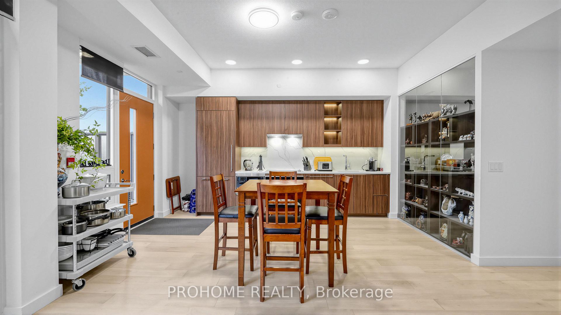 Photo 4 of Unit 111, 27 McMahon Drive, North York, Bayview Village — HOMEH