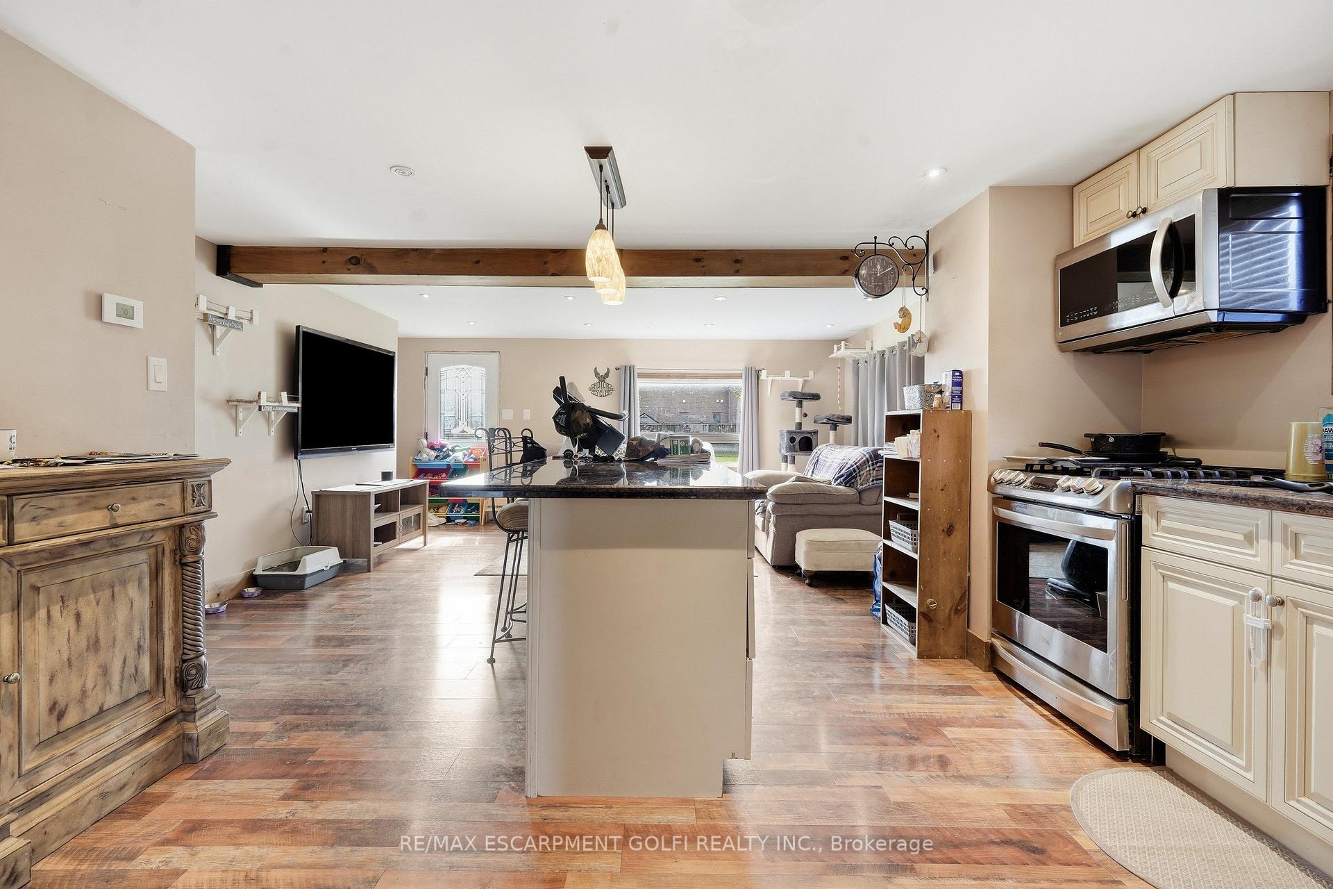 Photo 4 of 240 Pelham Road, St. Catharines, Western Hill — HOMEH