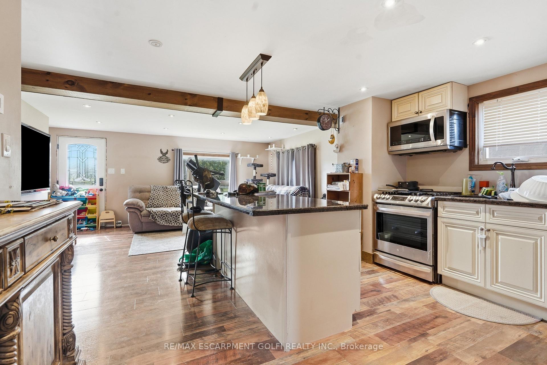 Photo 5 of 240 Pelham Road, St. Catharines, Western Hill — HOMEH