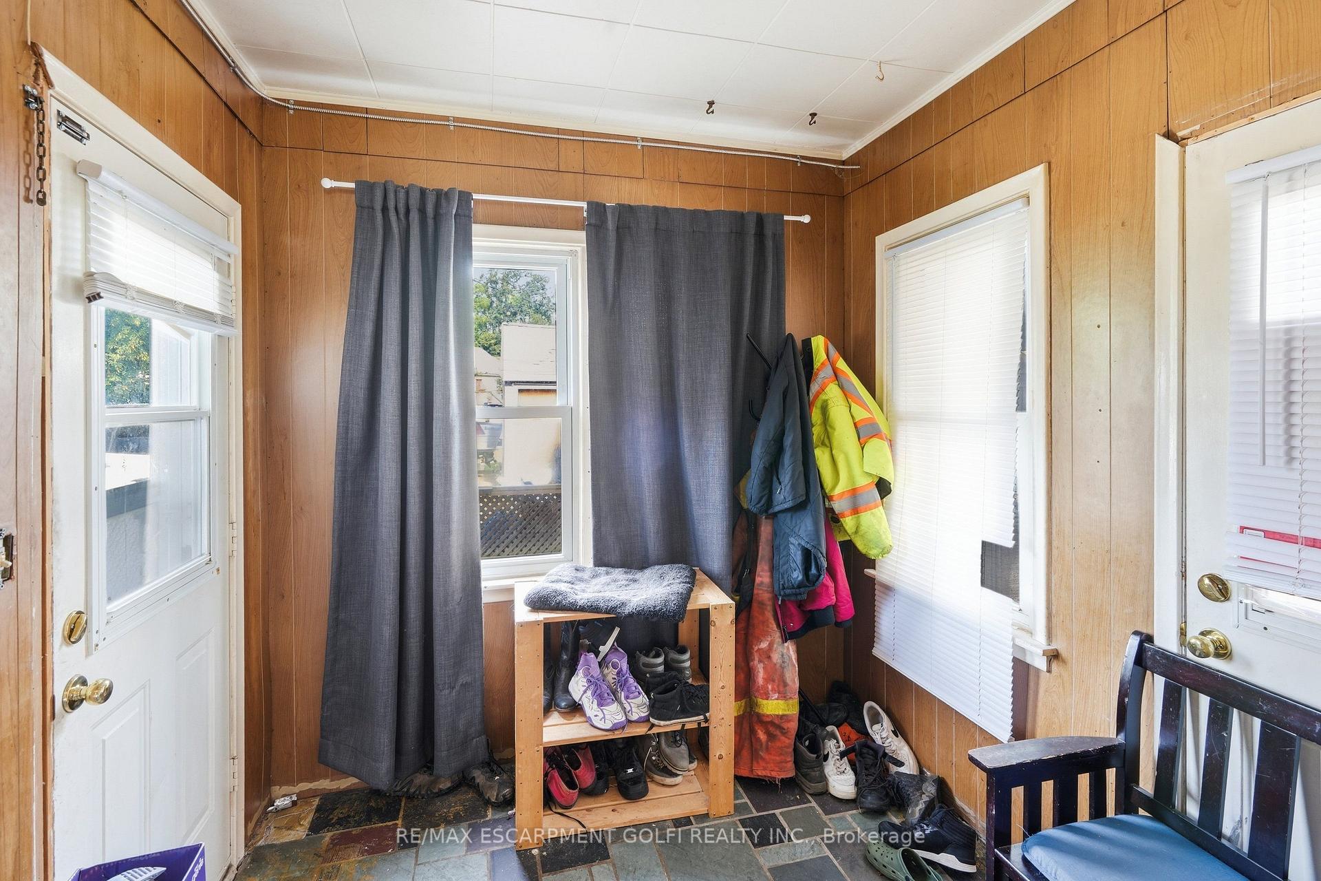 Photo 7 of 240 Pelham Road, St. Catharines, Western Hill — HOMEH