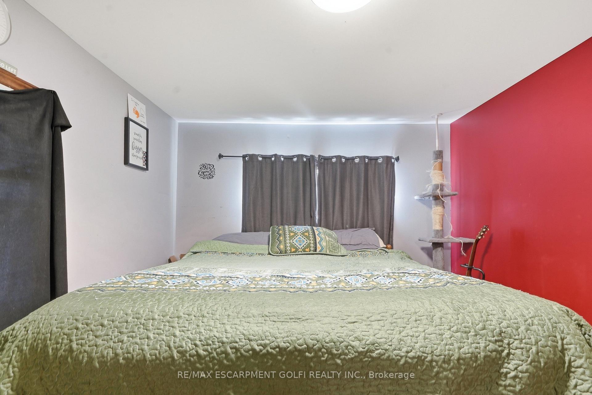 Photo 8 of 240 Pelham Road, St. Catharines, Western Hill — HOMEH