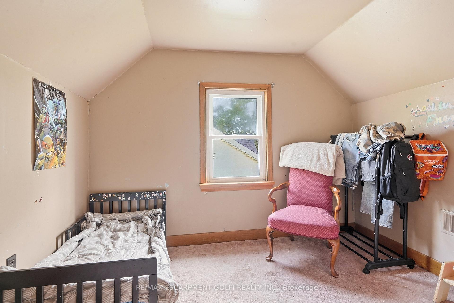 Photo 10 of 240 Pelham Road, St. Catharines, Western Hill — HOMEH