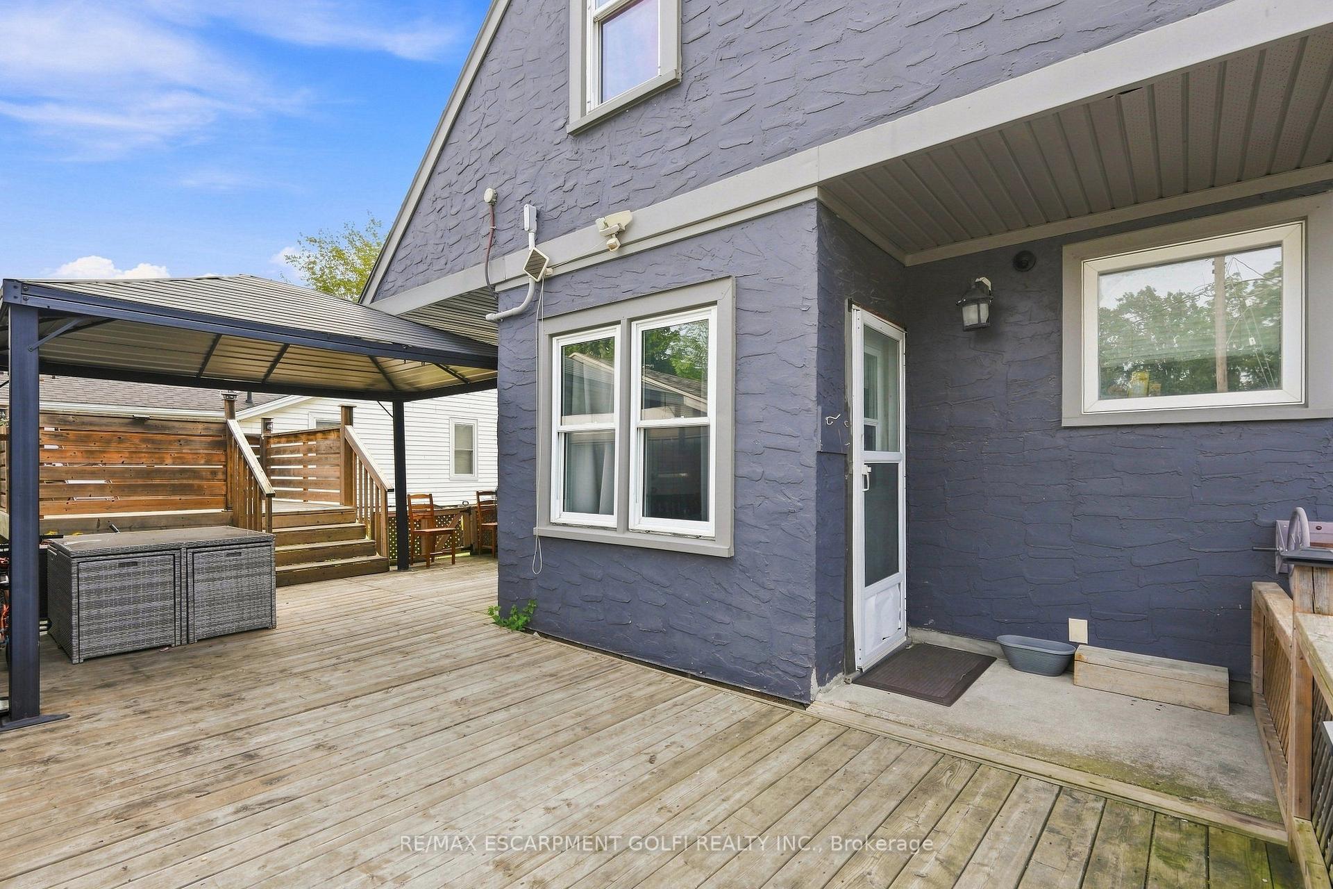 Photo 12 of 240 Pelham Road, St. Catharines, Western Hill — HOMEH
