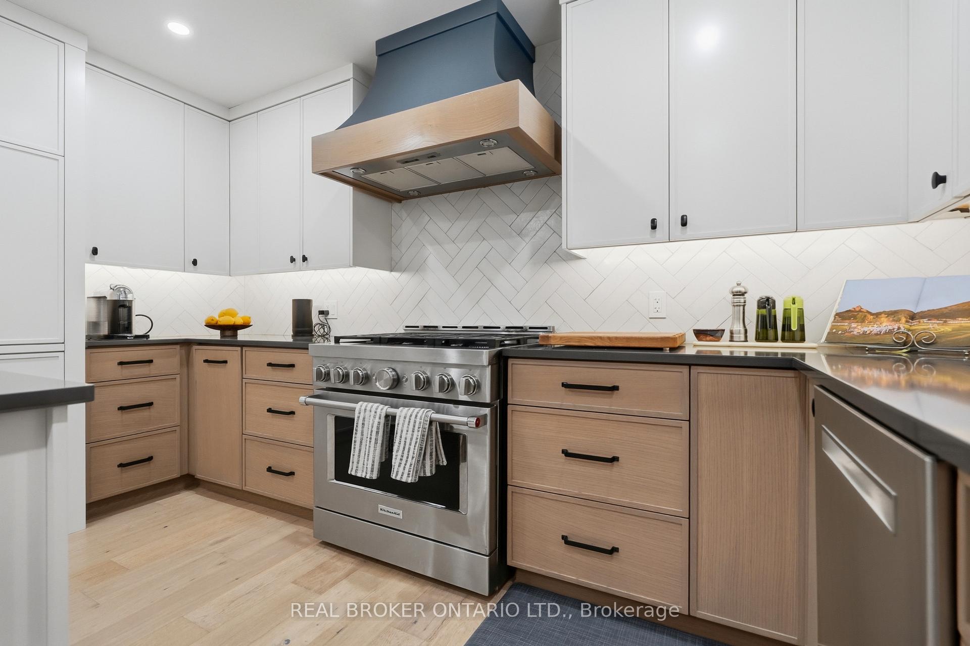 Photo 24 of 54 Mayfair Avenue, Hamilton, Dundas — HOMEH