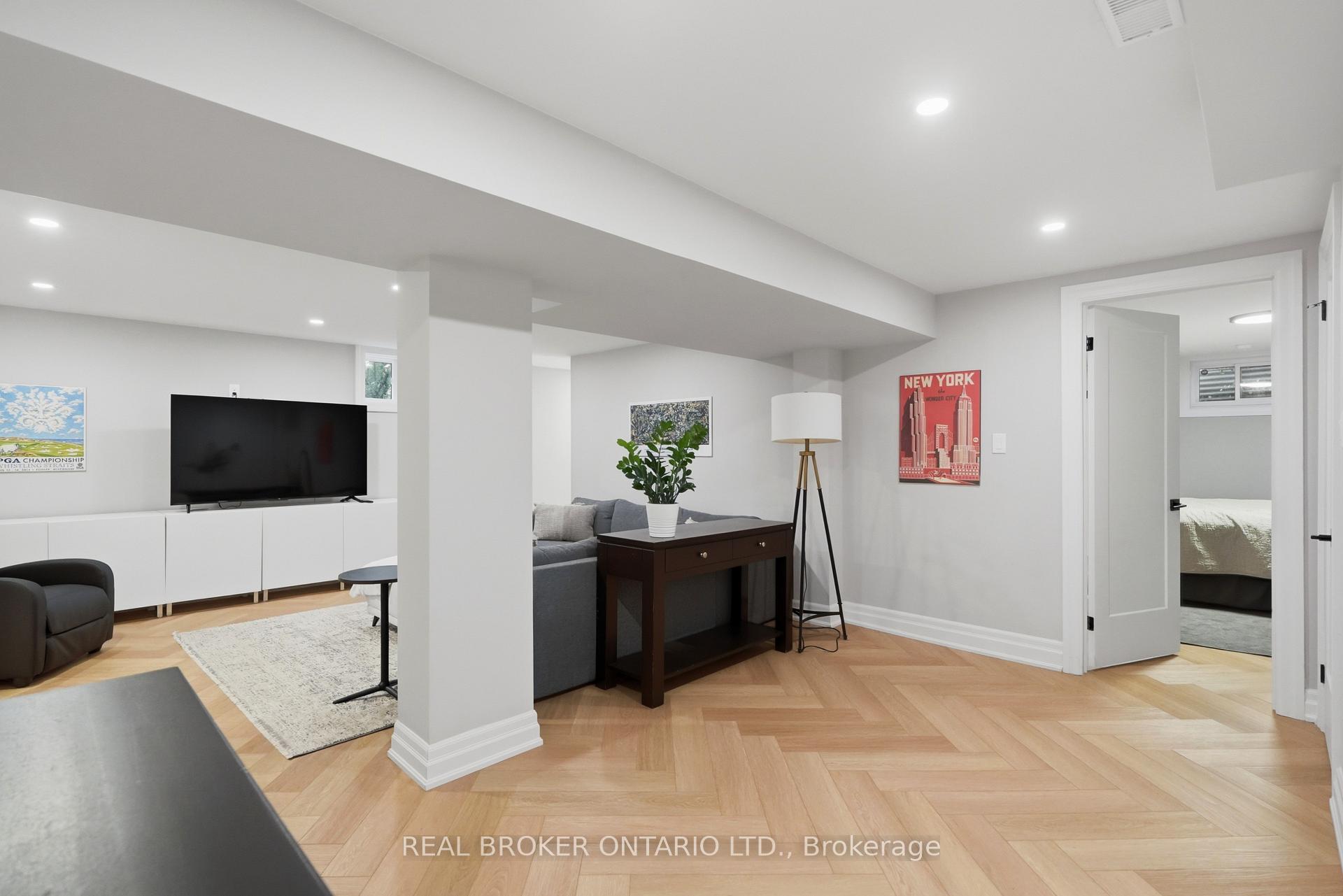 Photo 40 of 54 Mayfair Avenue, Hamilton, Dundas — HOMEH