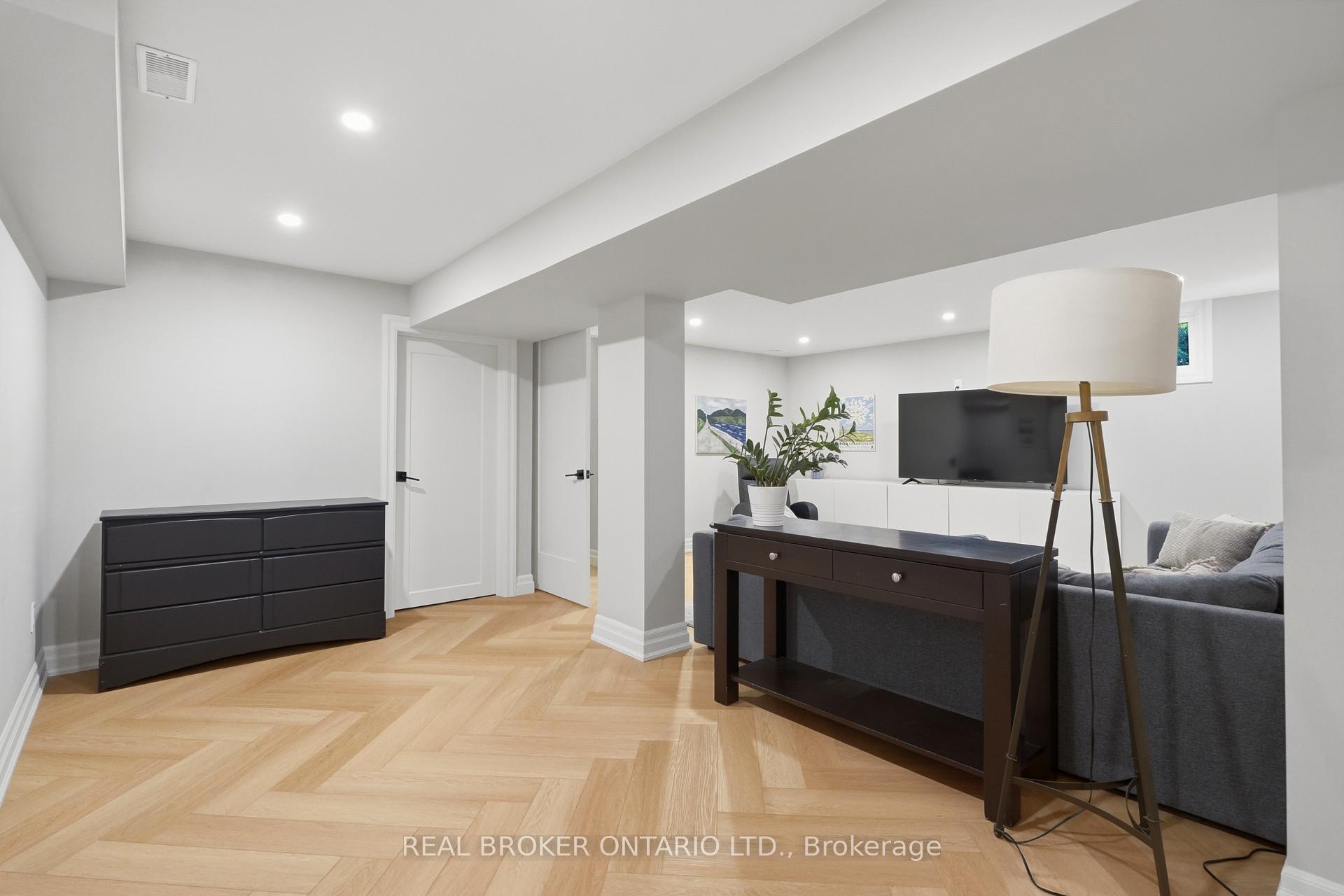 Photo 41 of 54 Mayfair Avenue, Hamilton, Dundas — HOMEH