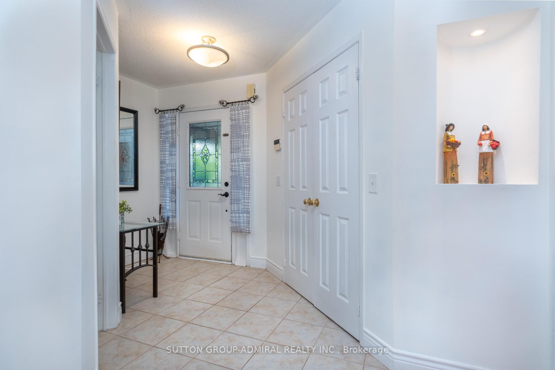 Photo 5 of 43 Crestridge Drive, Caledon, Bolton North — HOMEH