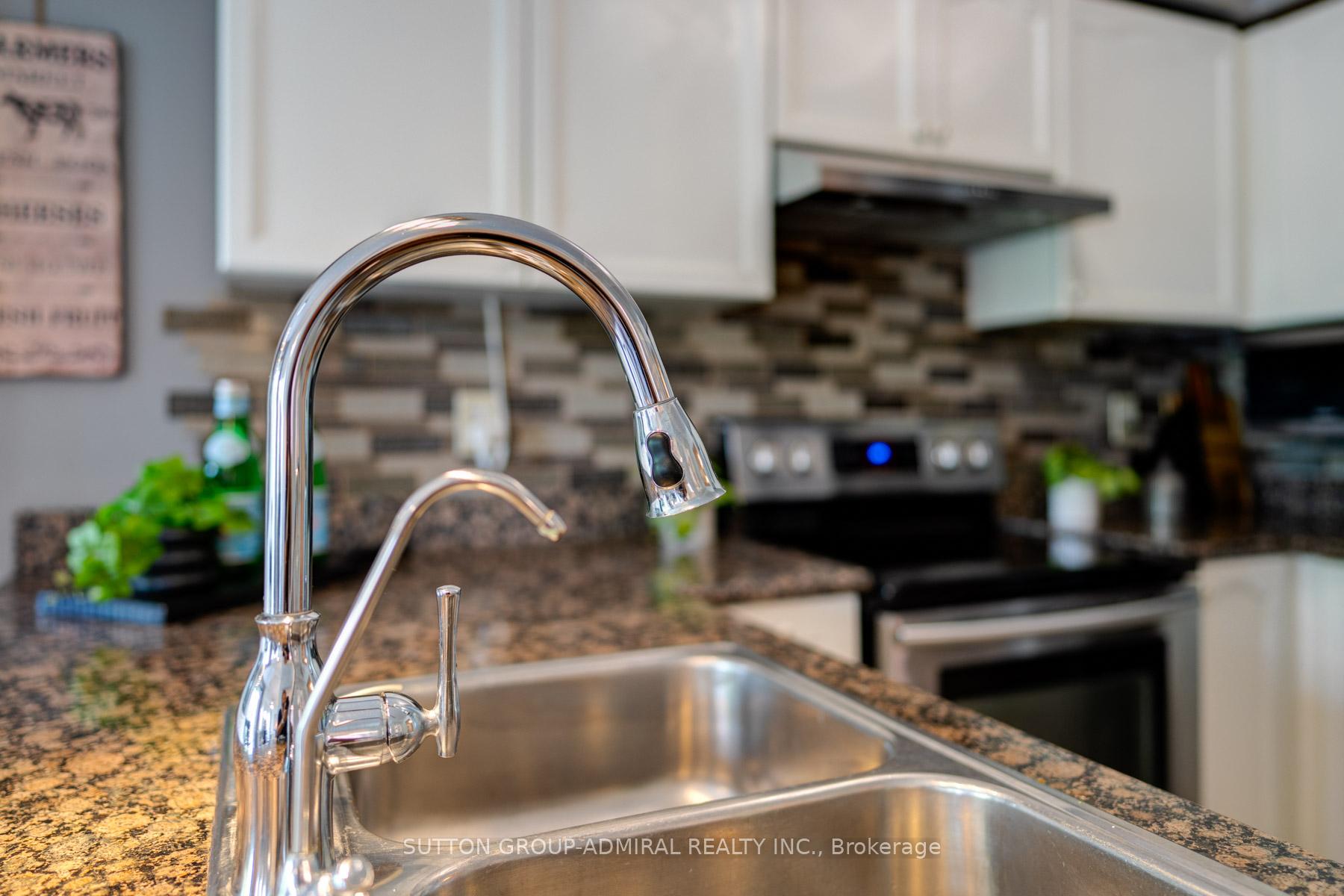 Photo 10 of 43 Crestridge Drive, Caledon, Bolton North — HOMEH